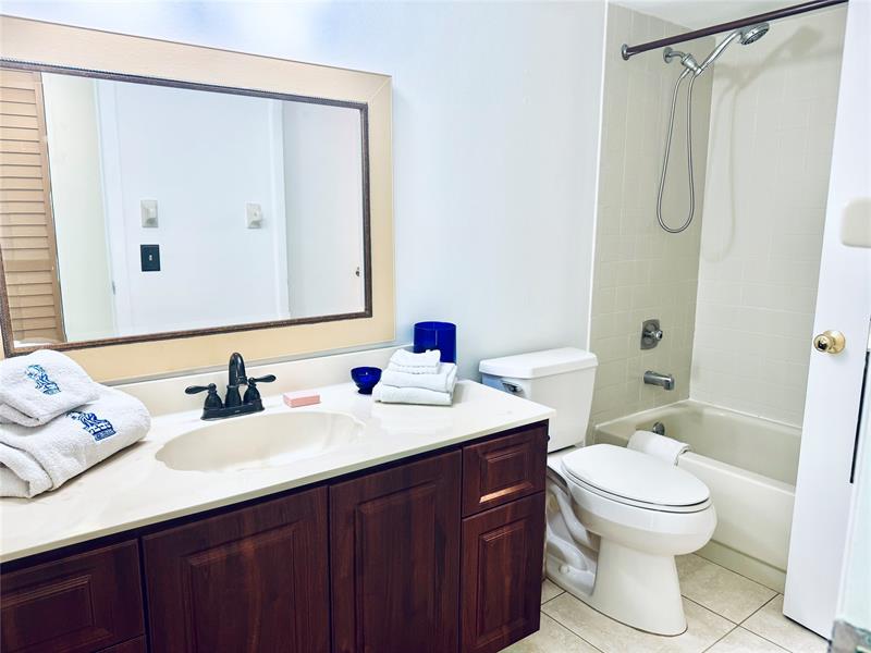 Image 29 of 61 For 112 Lake Emerald  206