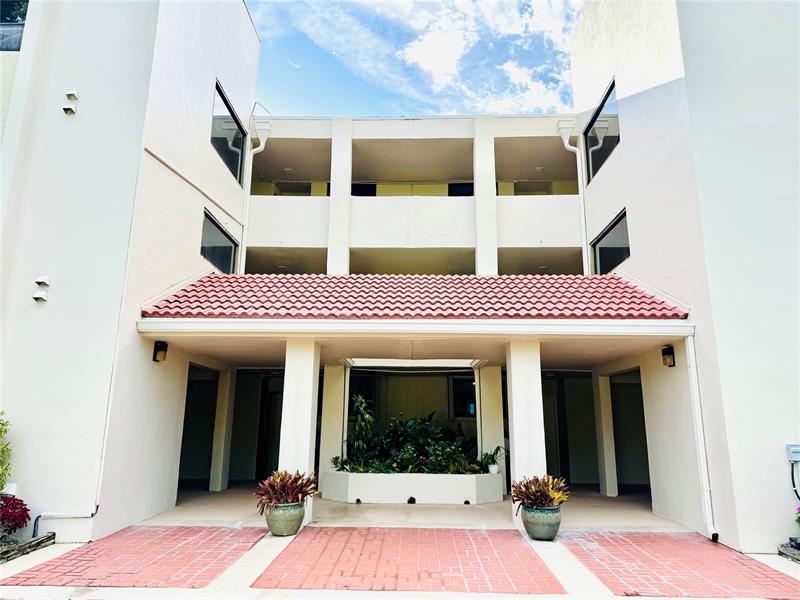 Image 31 of 61 For 112 Lake Emerald  206