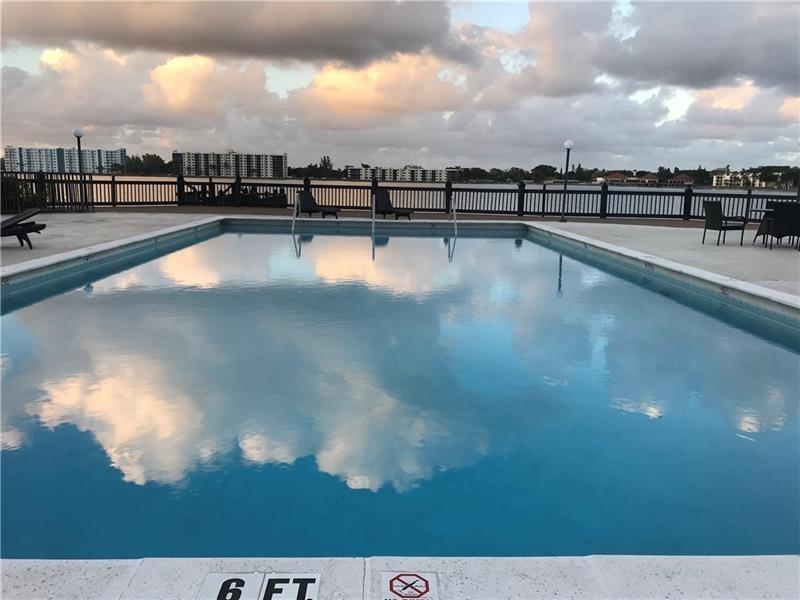 Image 34 of 61 For 112 Lake Emerald  206