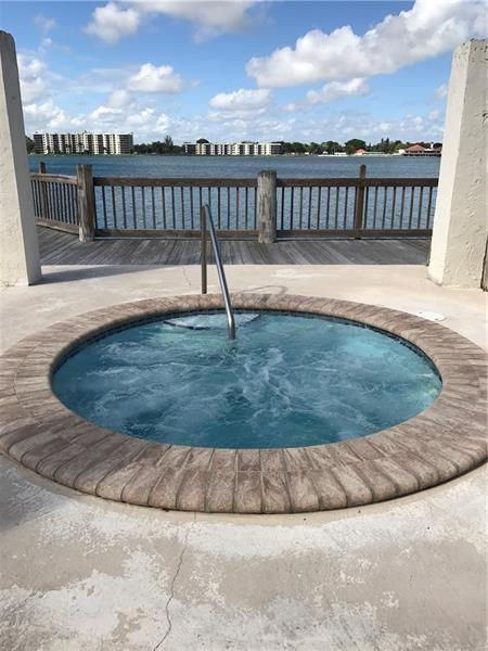 Image 36 of 61 For 112 Lake Emerald  206