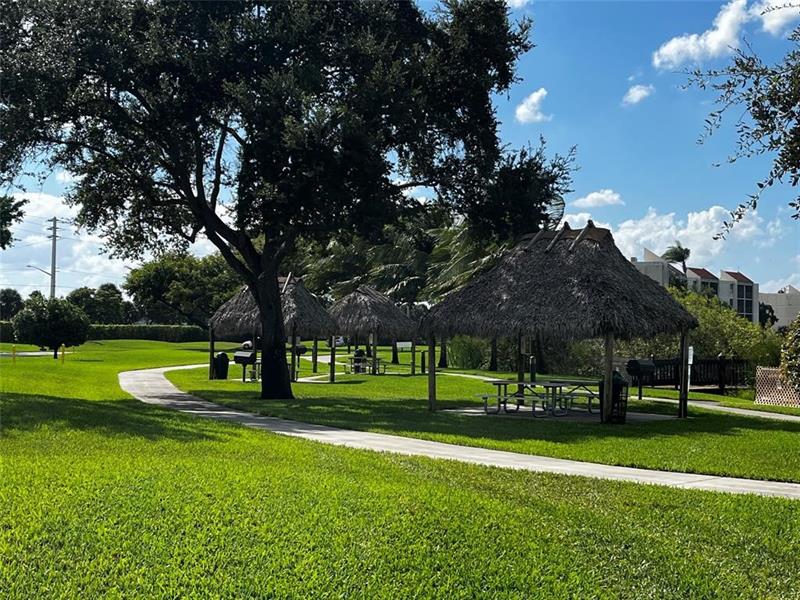 Image 37 of 61 For 112 Lake Emerald  206