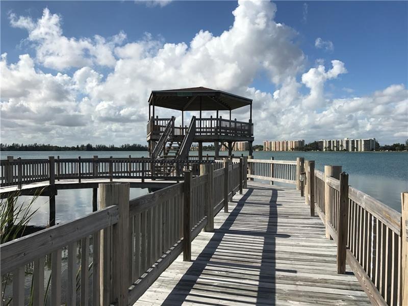 Image 38 of 61 For 112 Lake Emerald  206