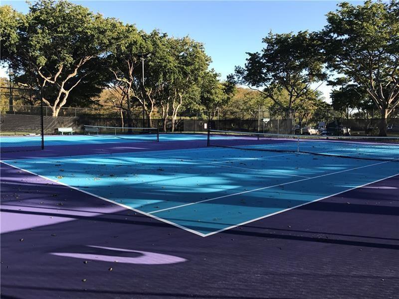 Image 40 of 61 For 112 Lake Emerald  206