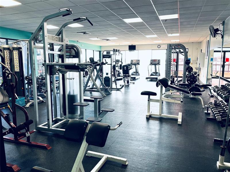 Image 43 of 61 For 112 Lake Emerald  206