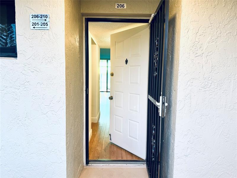 Image 6 of 61 For 112 Lake Emerald  206