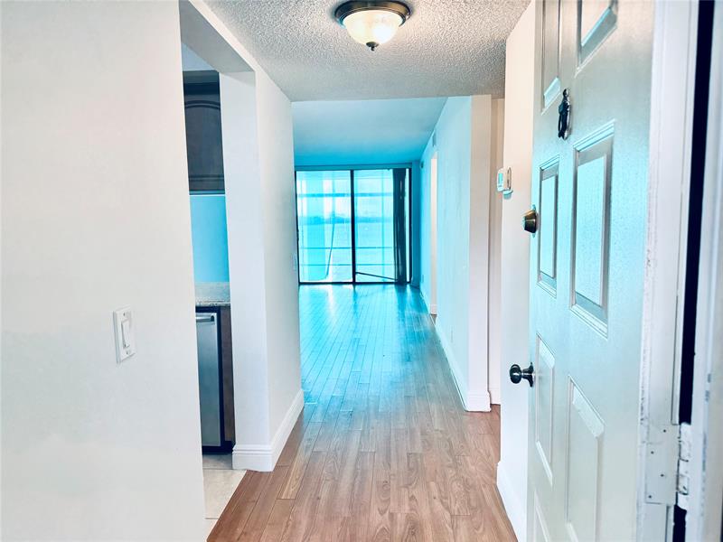 Image 8 of 61 For 112 Lake Emerald  206