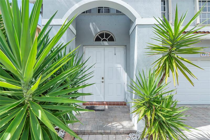 Image 6 of 47 For 6911 Sea Daisy Dr