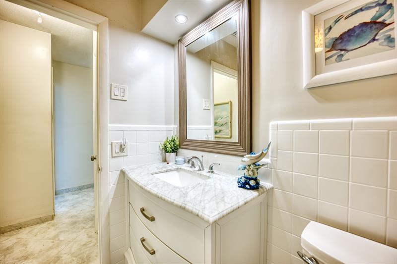 Image 12 of 58 For 208 30th St  