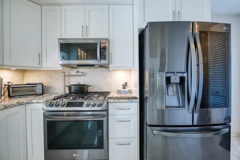 Image 14 of 58 For 208 30th St  