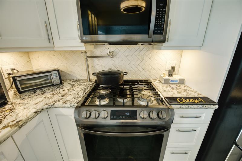 Image 15 of 58 For 208 30th St  