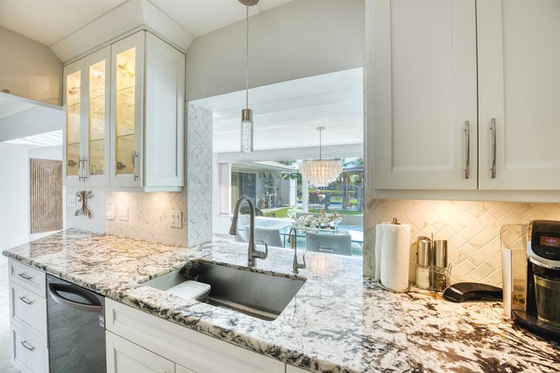 Image 16 of 58 For 208 30th St  
