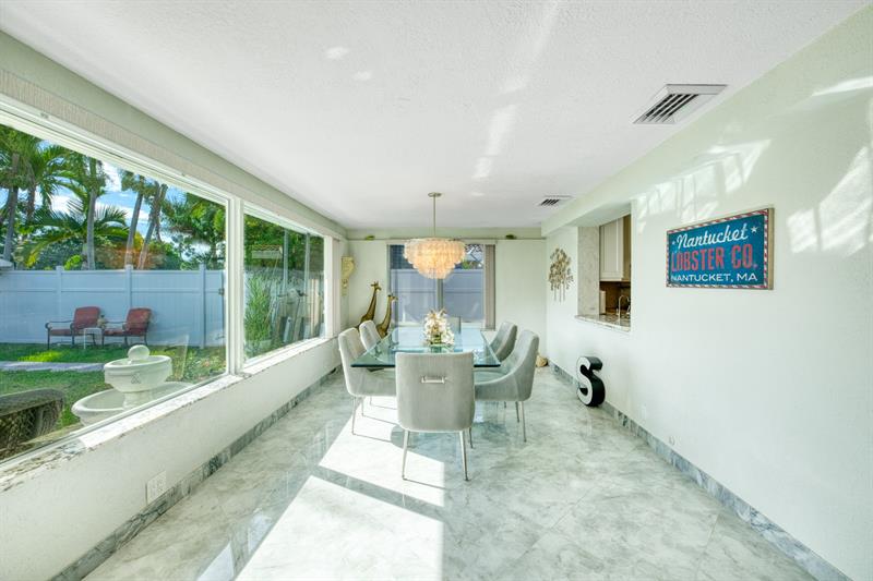 Image 17 of 58 For 208 30th St  