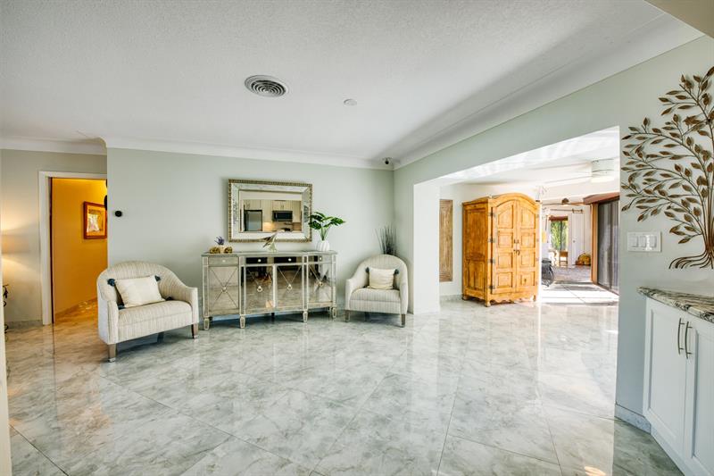 Image 19 of 58 For 208 30th St  