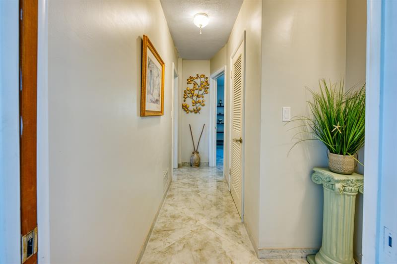 Image 20 of 58 For 208 30th St  