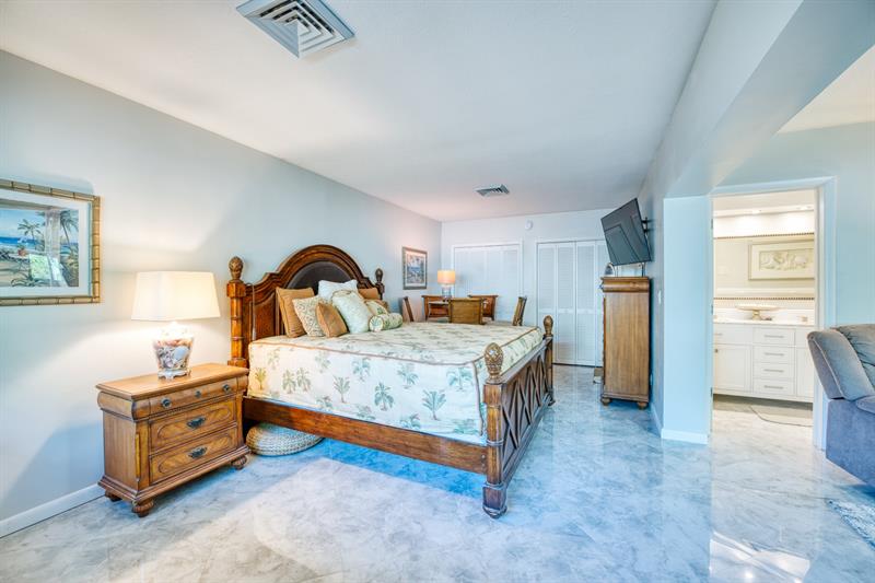 Image 31 of 58 For 208 30th St  