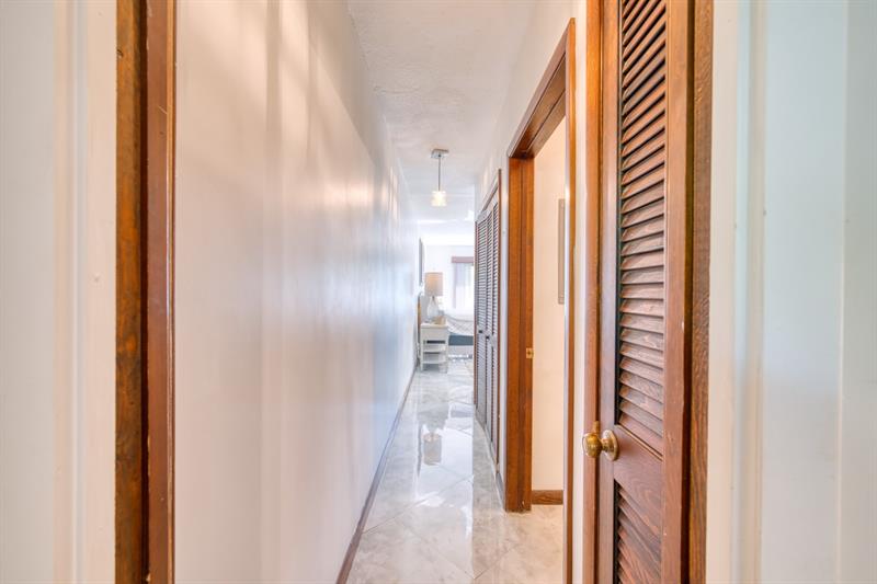 Image 34 of 58 For 208 30th St  