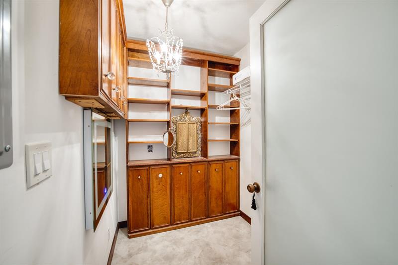 Image 35 of 58 For 208 30th St  