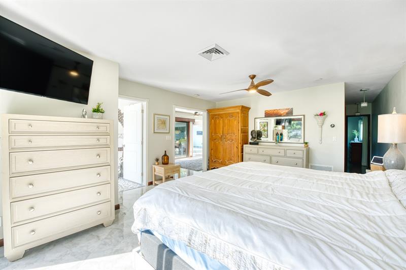 Image 38 of 58 For 208 30th St  