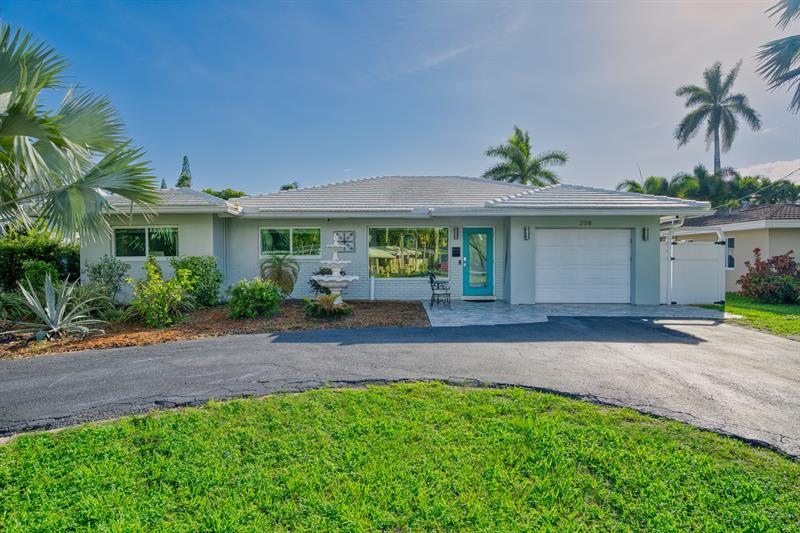 Image 4 of 58 For 208 30th St  