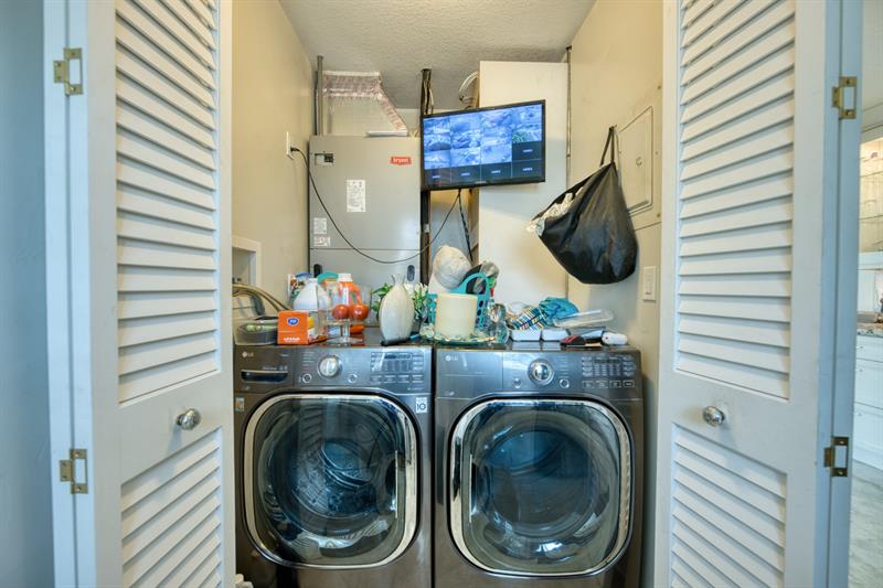 Image 50 of 58 For 208 30th St  