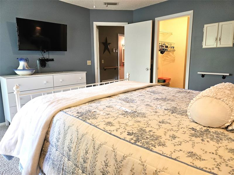 Image 15 of 36 For 15 Vista Gardens Trl  206