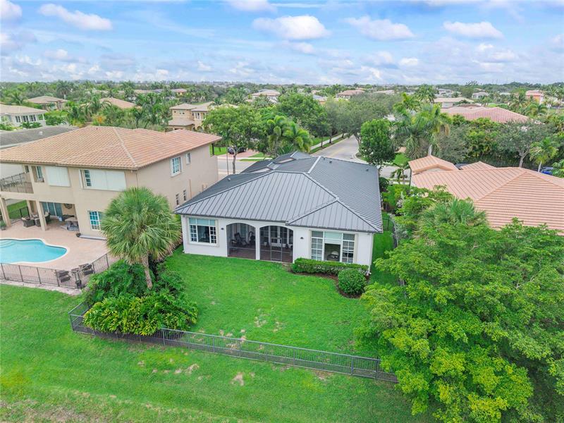 Image 33 of 97 For 10980 78th Pl