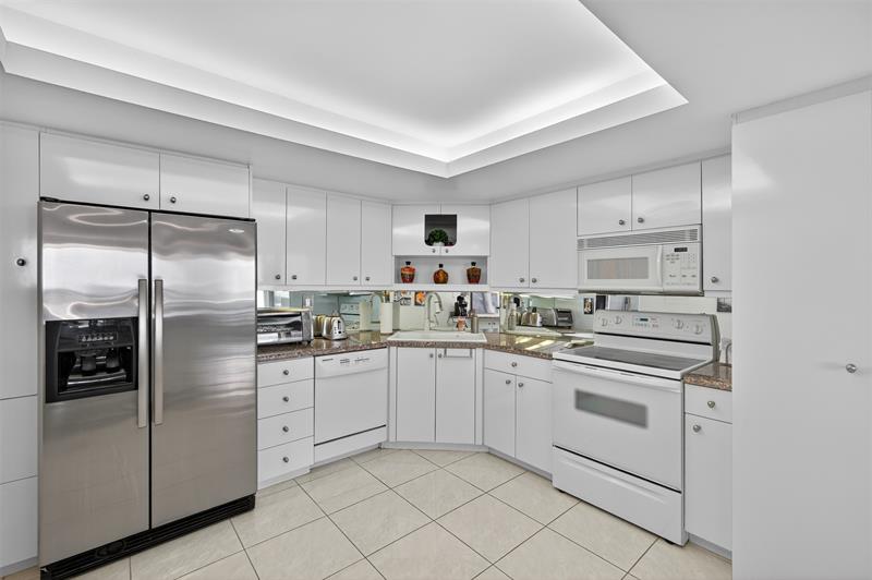 Image 18 of 59 For 2100 Ocean Ln  508