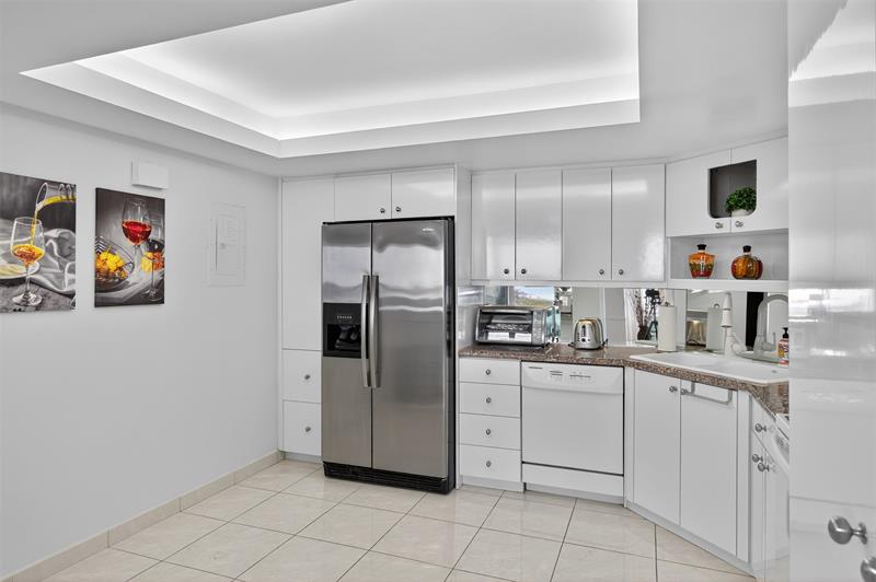 Image 19 of 59 For 2100 Ocean Ln  508