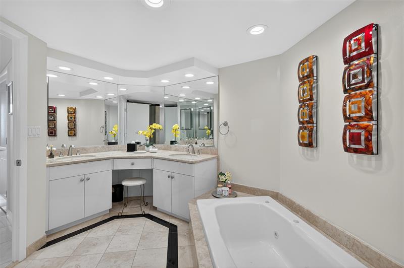 Image 33 of 59 For 2100 Ocean Ln  508