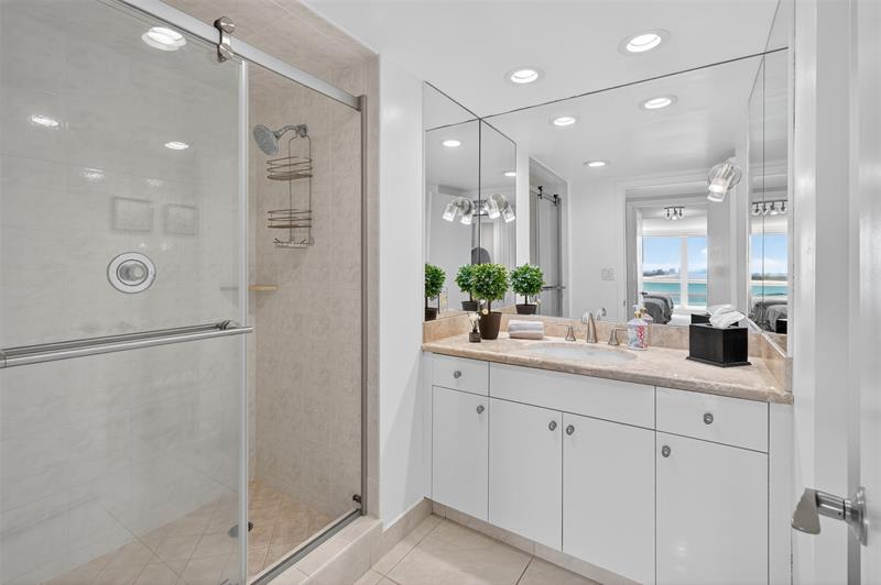 Image 40 of 59 For 2100 Ocean Ln  508