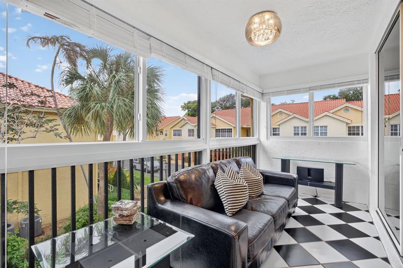 Image 10 of 77 For 2121 Ocean Blvd  603