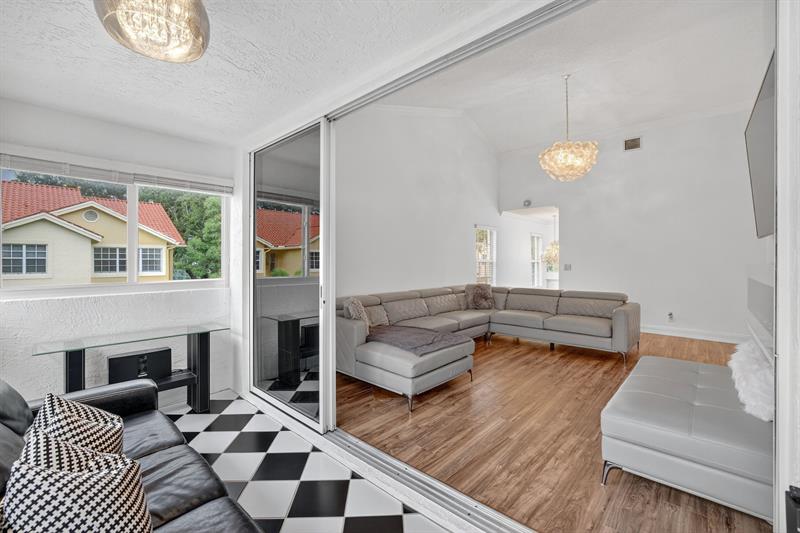 Image 13 of 77 For 2121 Ocean Blvd  603
