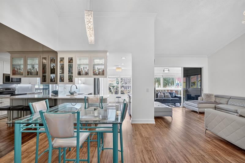 Image 15 of 77 For 2121 Ocean Blvd  603