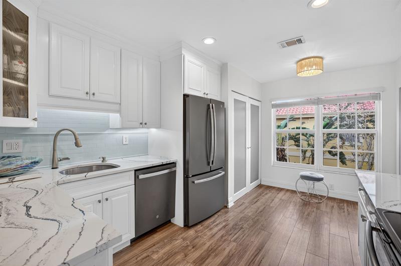 Image 18 of 77 For 2121 Ocean Blvd  603