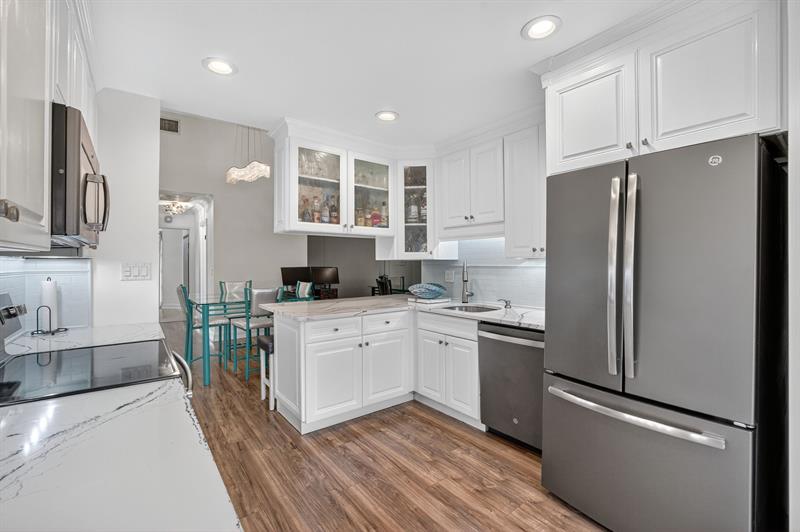 Image 19 of 77 For 2121 Ocean Blvd  603