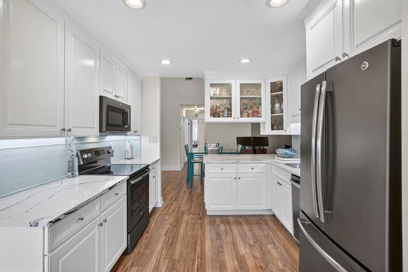 Image 20 of 77 For 2121 Ocean Blvd  603