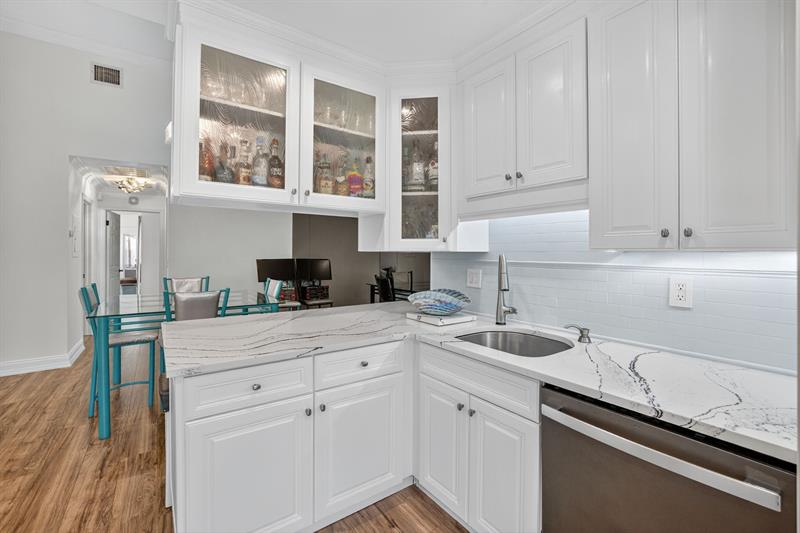 Image 21 of 77 For 2121 Ocean Blvd  603
