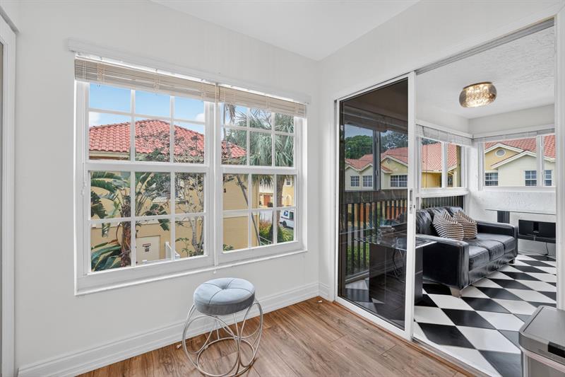 Image 23 of 77 For 2121 Ocean Blvd  603