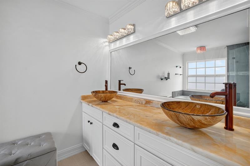 Image 32 of 77 For 2121 Ocean Blvd  603