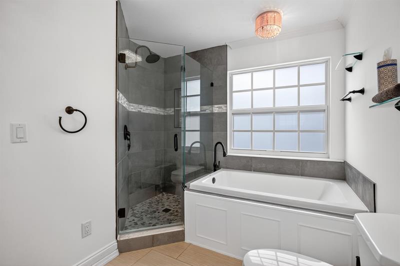 Image 33 of 77 For 2121 Ocean Blvd  603