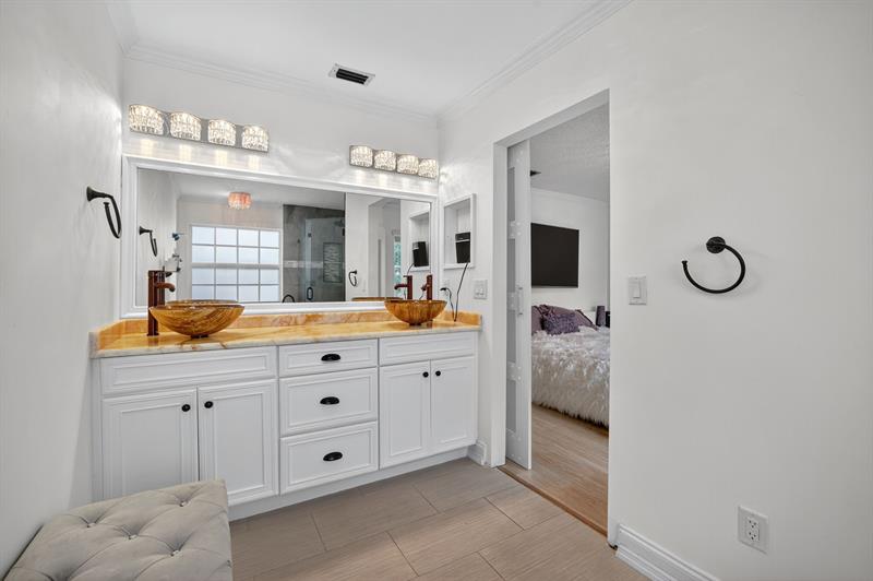 Image 34 of 77 For 2121 Ocean Blvd  603
