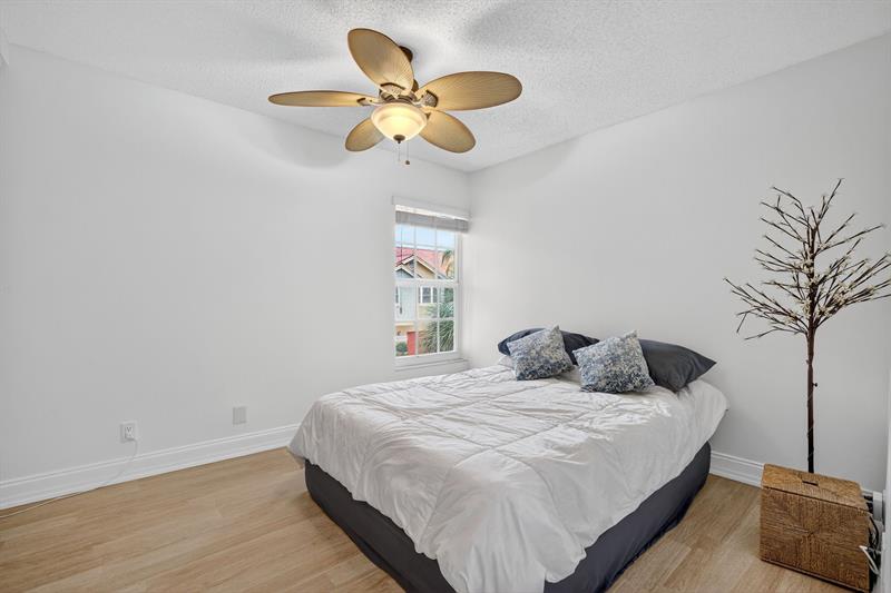Image 36 of 77 For 2121 Ocean Blvd  603