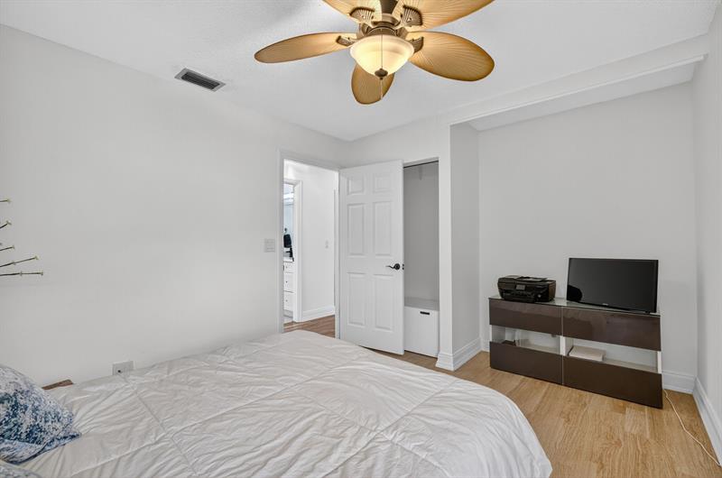 Image 38 of 77 For 2121 Ocean Blvd  603