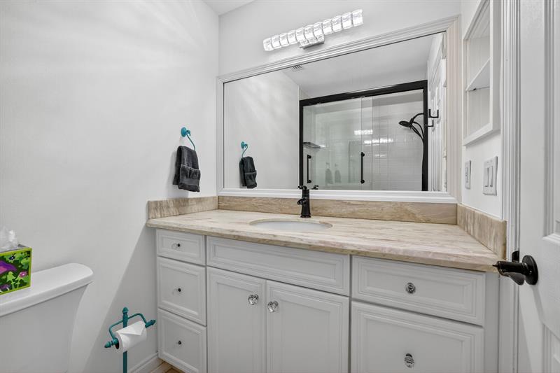 Image 39 of 77 For 2121 Ocean Blvd  603