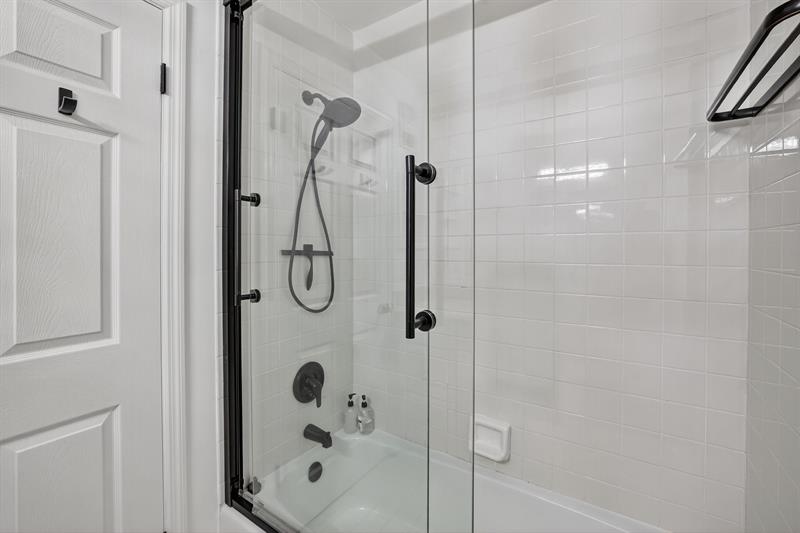 Image 40 of 77 For 2121 Ocean Blvd  603