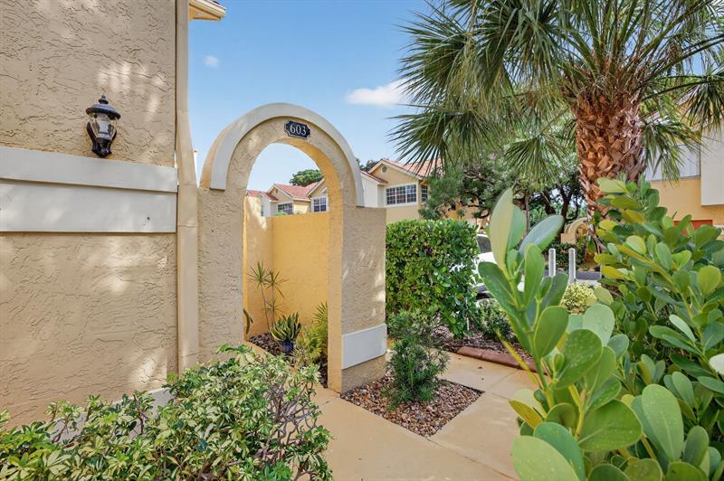 Image 45 of 77 For 2121 Ocean Blvd  603