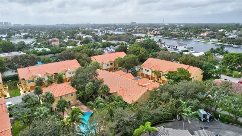 Image 62 of 77 For 2121 Ocean Blvd  603