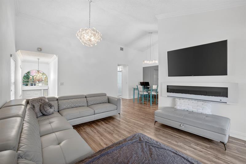 Image 8 of 77 For 2121 Ocean Blvd  603