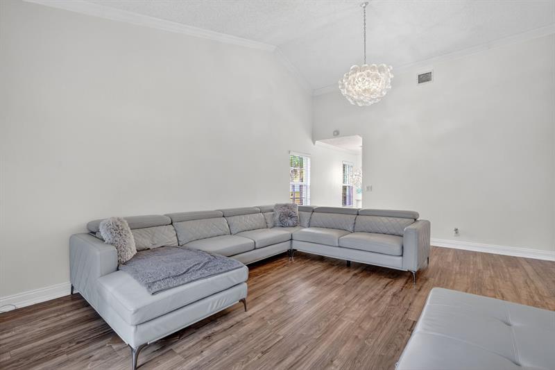 Image 9 of 77 For 2121 Ocean Blvd  603