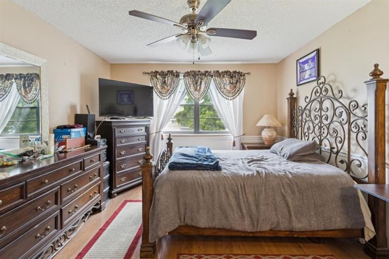 Image 14 of 22 For 9670 Mcnab Rd  208